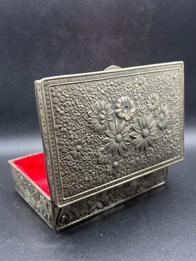 Vintage Embossed Silver Tone Metal Floral Flower Jewelry Trinket Hinged Box
